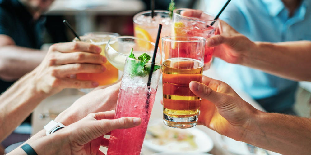 3-have-drinks-ready-by-the-time-the-first-guests-arrive-1542390507.png