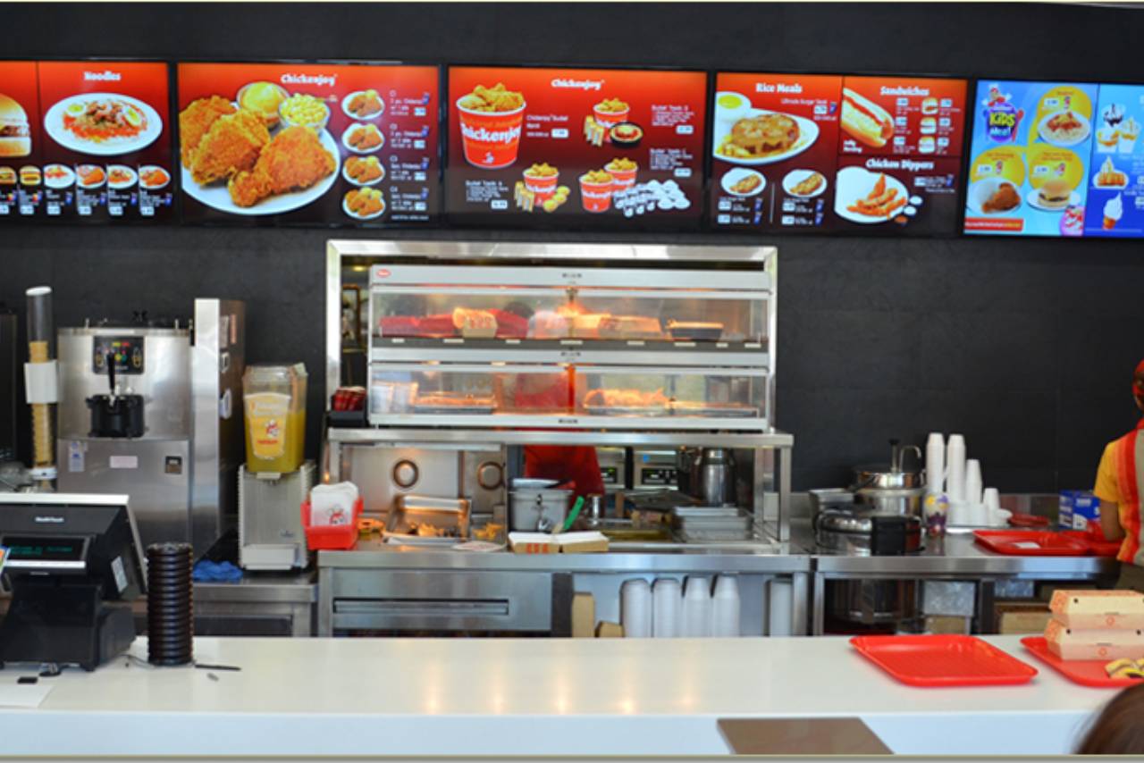 Electronic menu boards provide ample opportunities for restaurants to improve sales and draw in consumers through impressionable visuals, board templates, dinner menus, and brand optimization.