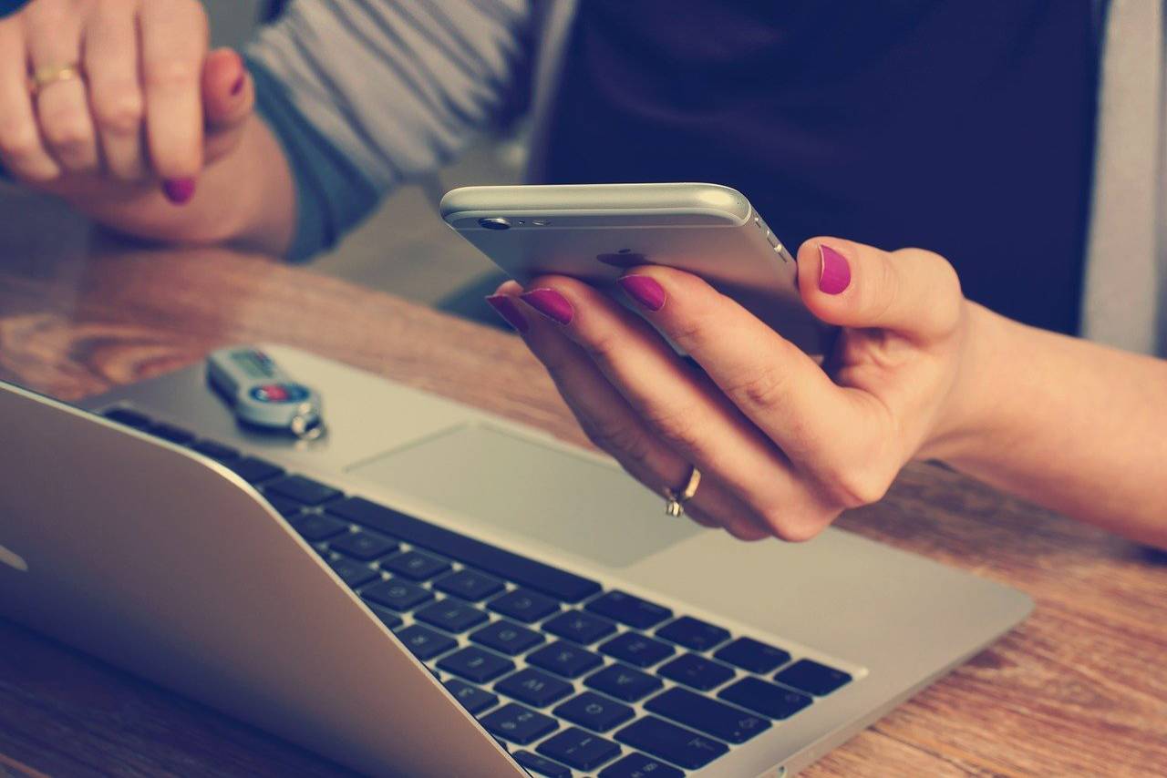 Acquiring funding from third-party investors is required for startups and small companies. Here are 8 creative ways to gain funding for business growth and increase business cash.