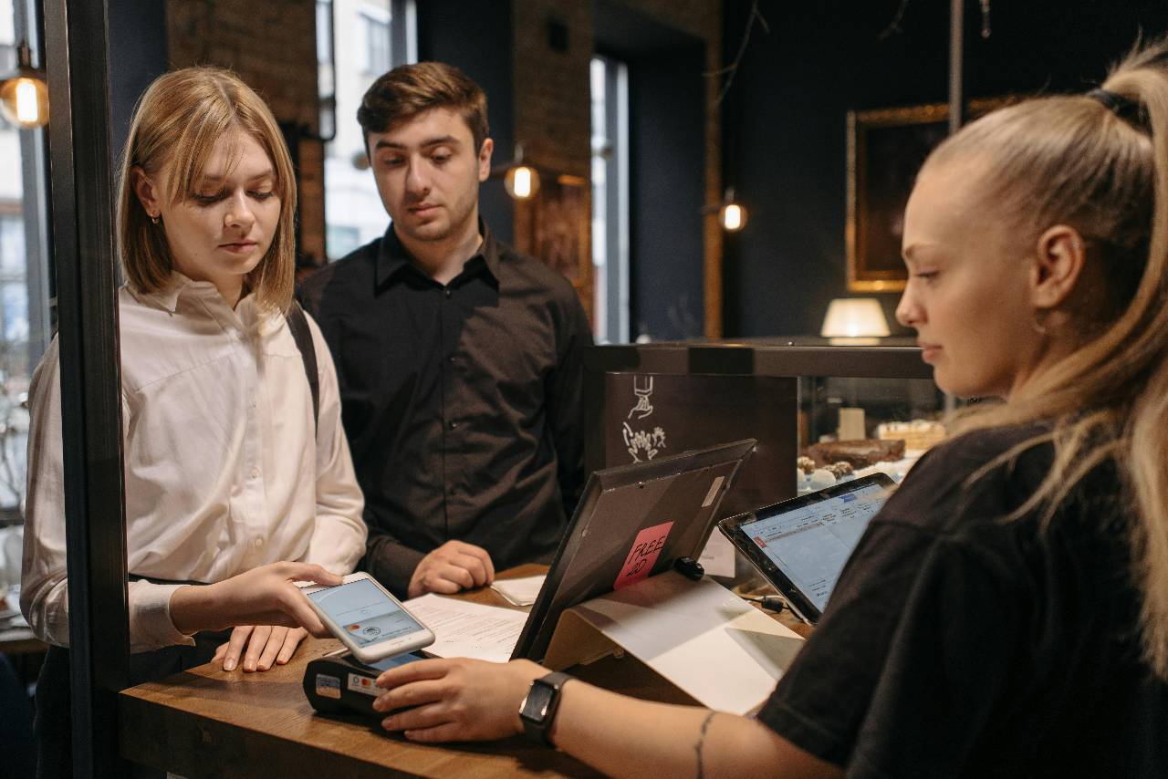 Discover the Best POS Systems for 2025 to improve restaurant efficiency, reduce errors, manage staff, and support business growth.