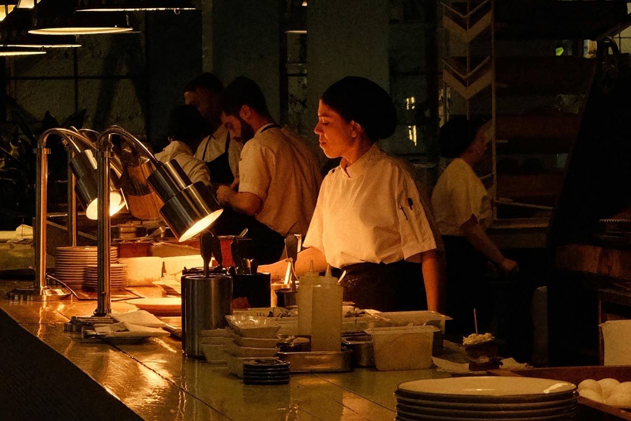 Employee scheduling software streamlines restaurant operations by automating scheduling, ensuring compliance, optimizing labor costs, and enhancing team communication.