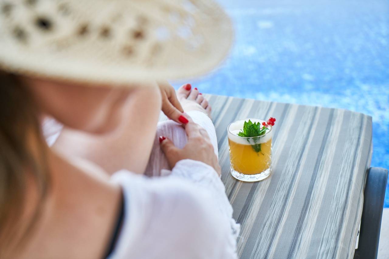 go-small-or-go-home-how-mini-cocktails-are-the-big-new-bar-fad-1664367943-3930.png