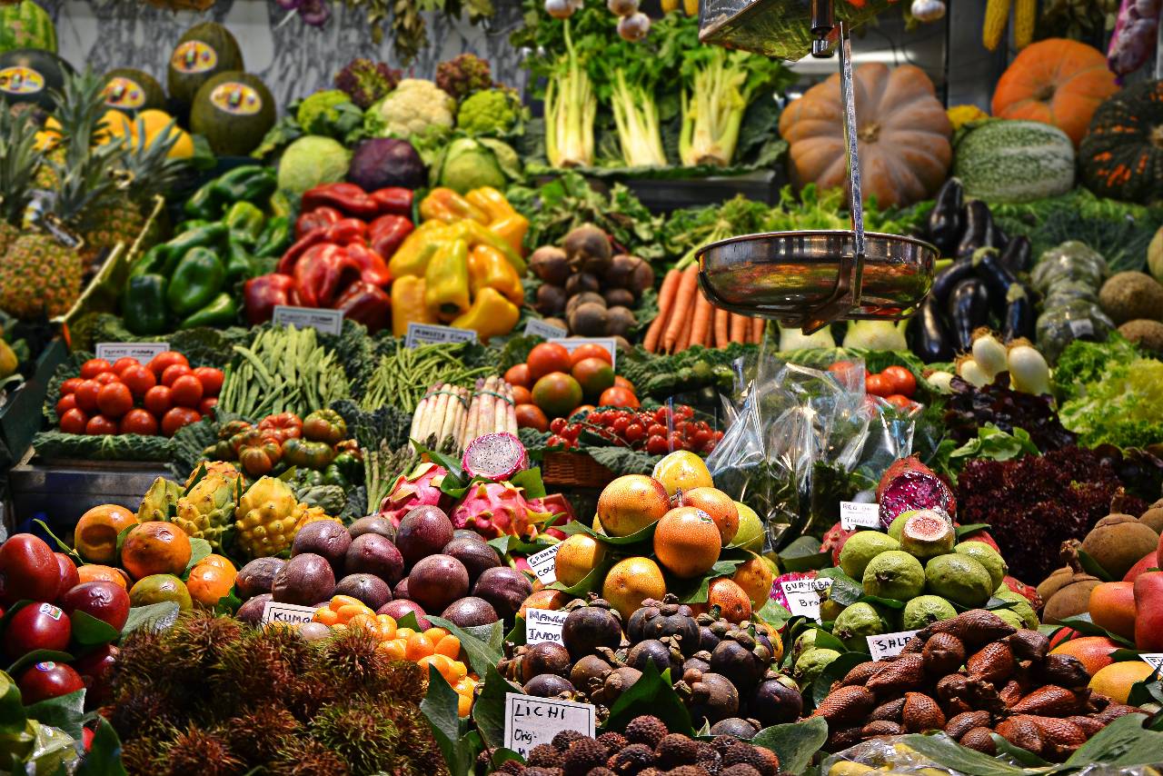Implementing a plan to manage food waste will help the restaurant industry boost its profitability, save money, and streamline operations. Here are the best methods to reduce food waste.