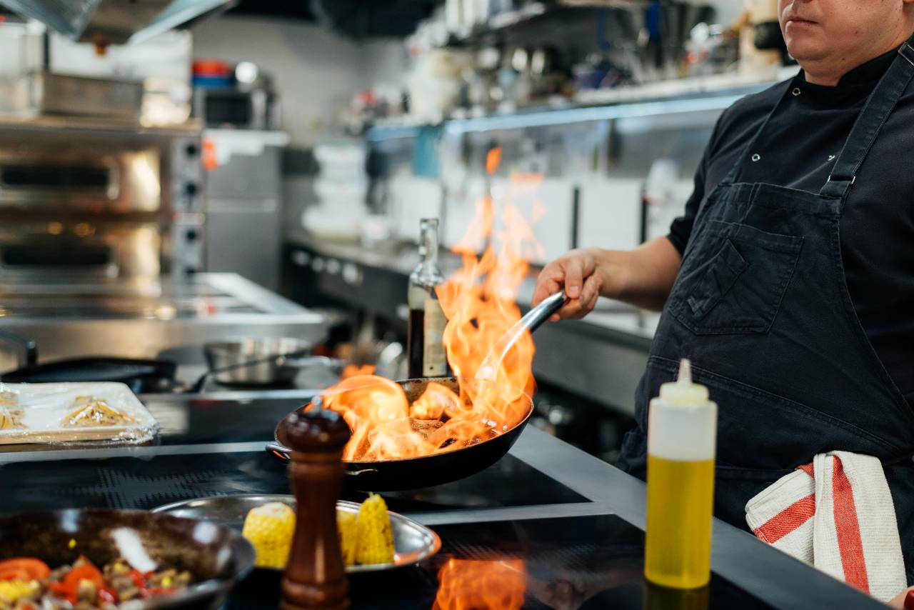 know-the-main-fire-risks-in-your-restaurant-1763579631-4795.png