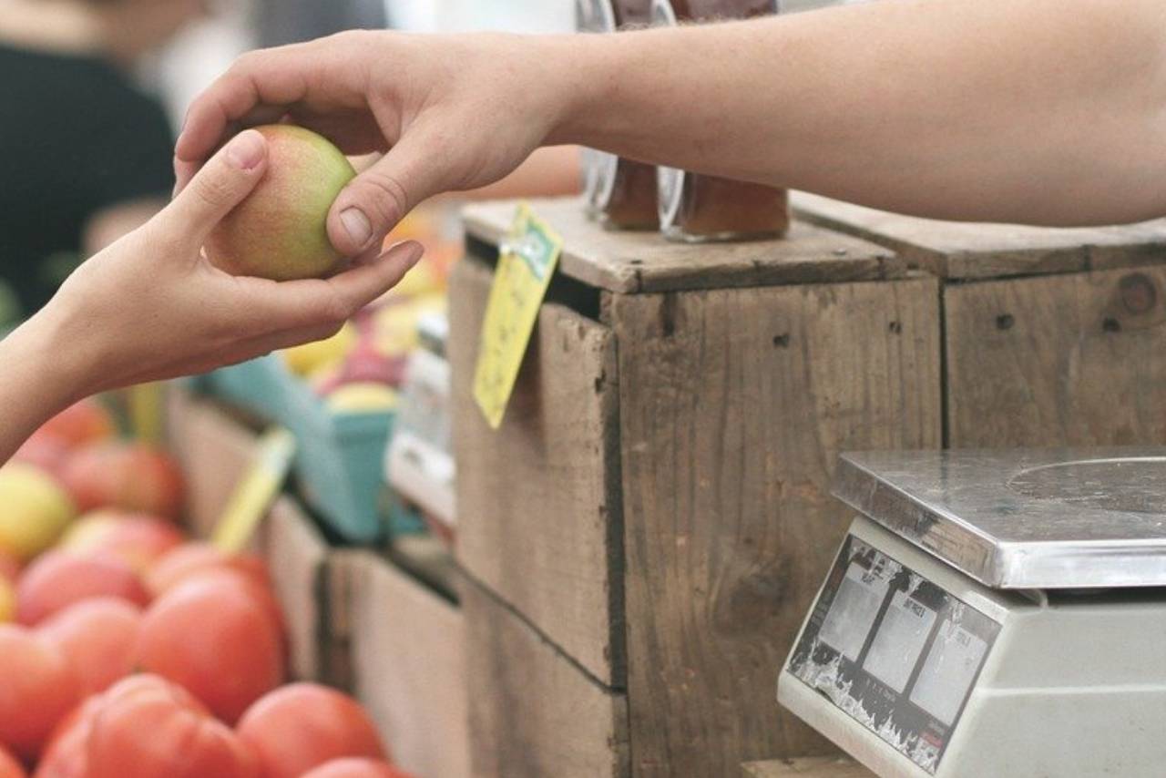 Loyalty incentives are not just about attracting new customersit's about retaining them too. For most businesses, it's easier to capture new customers than it is to keep them.