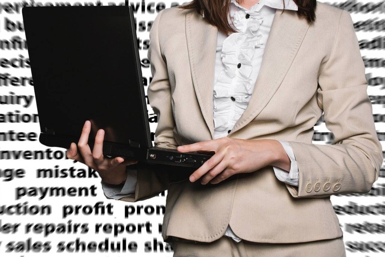 The following five best employee scheduling apps will make it easy for you to manage your time, organize your work schedule, and put together a weekly time management plan.