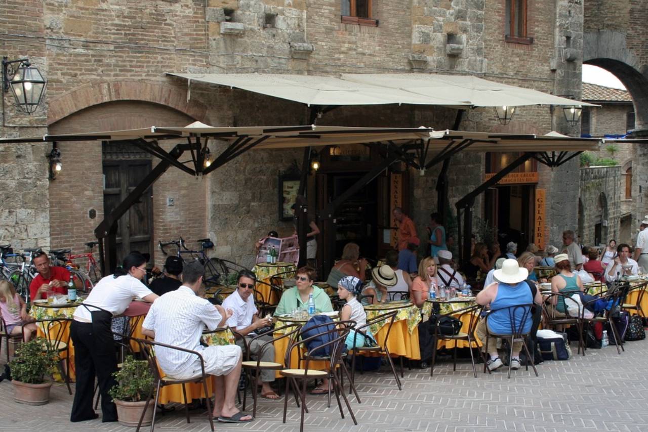 A mobile point of sale is an electronic device that a business can use to process their credit card transactions. These are some of the best restaurant point of sale software out there
