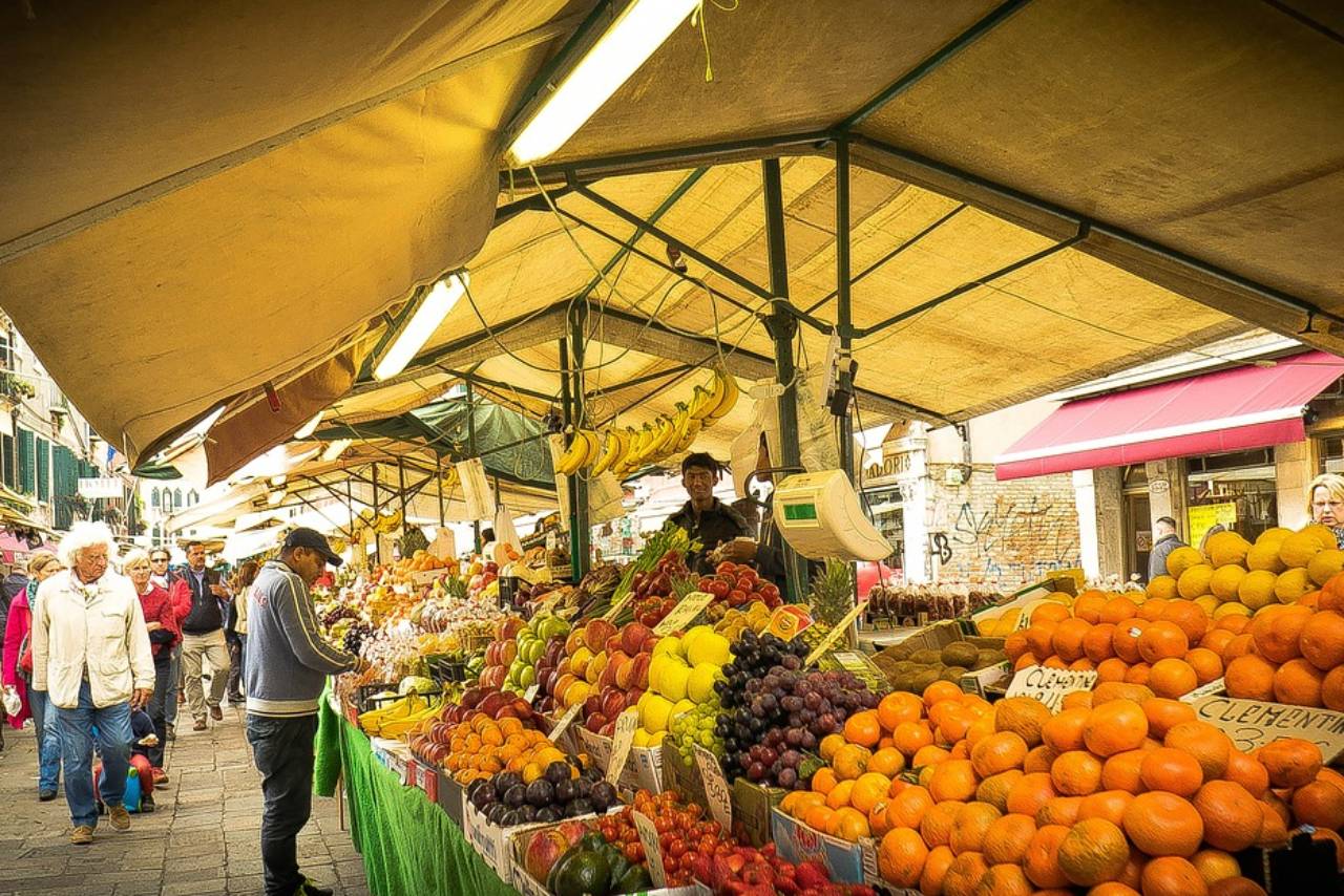 Looking for the best restaurant produce suppliers? If so, look no further. This blog post will give you a list of top restaurants and their recommended suppliers for fresh vegetables and fruits.