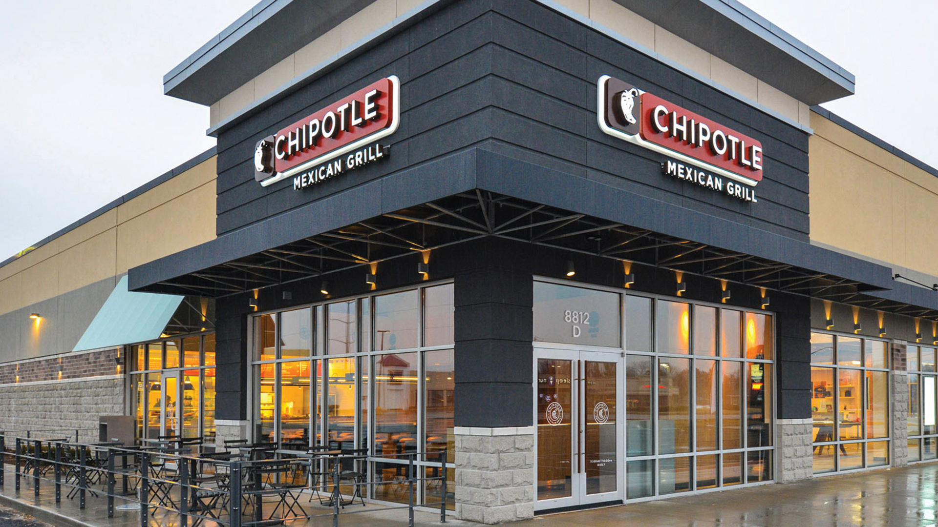 Explore how Chipotle's operational focus on customer experience drives growth and enhances employee capabilities. Learn about the implementation of tools and processes to improve restaurant operations.