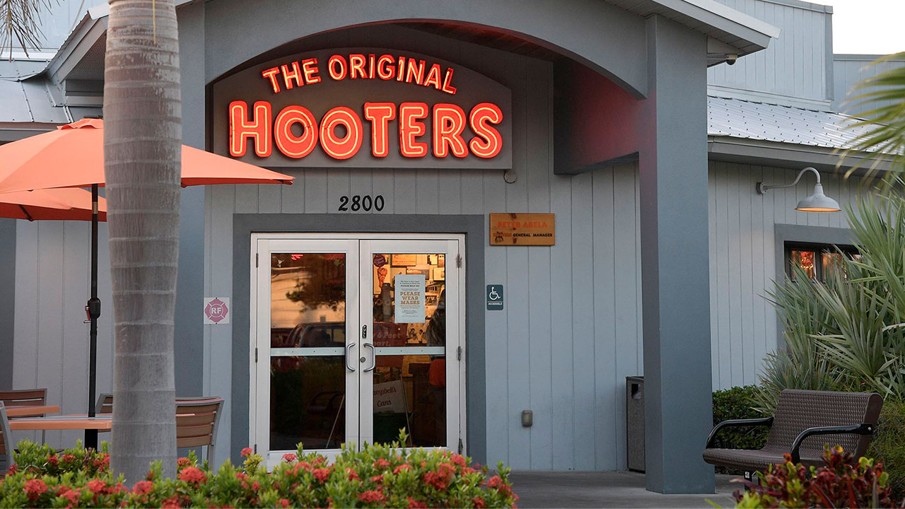 15000381 hooters cnn clean tn img