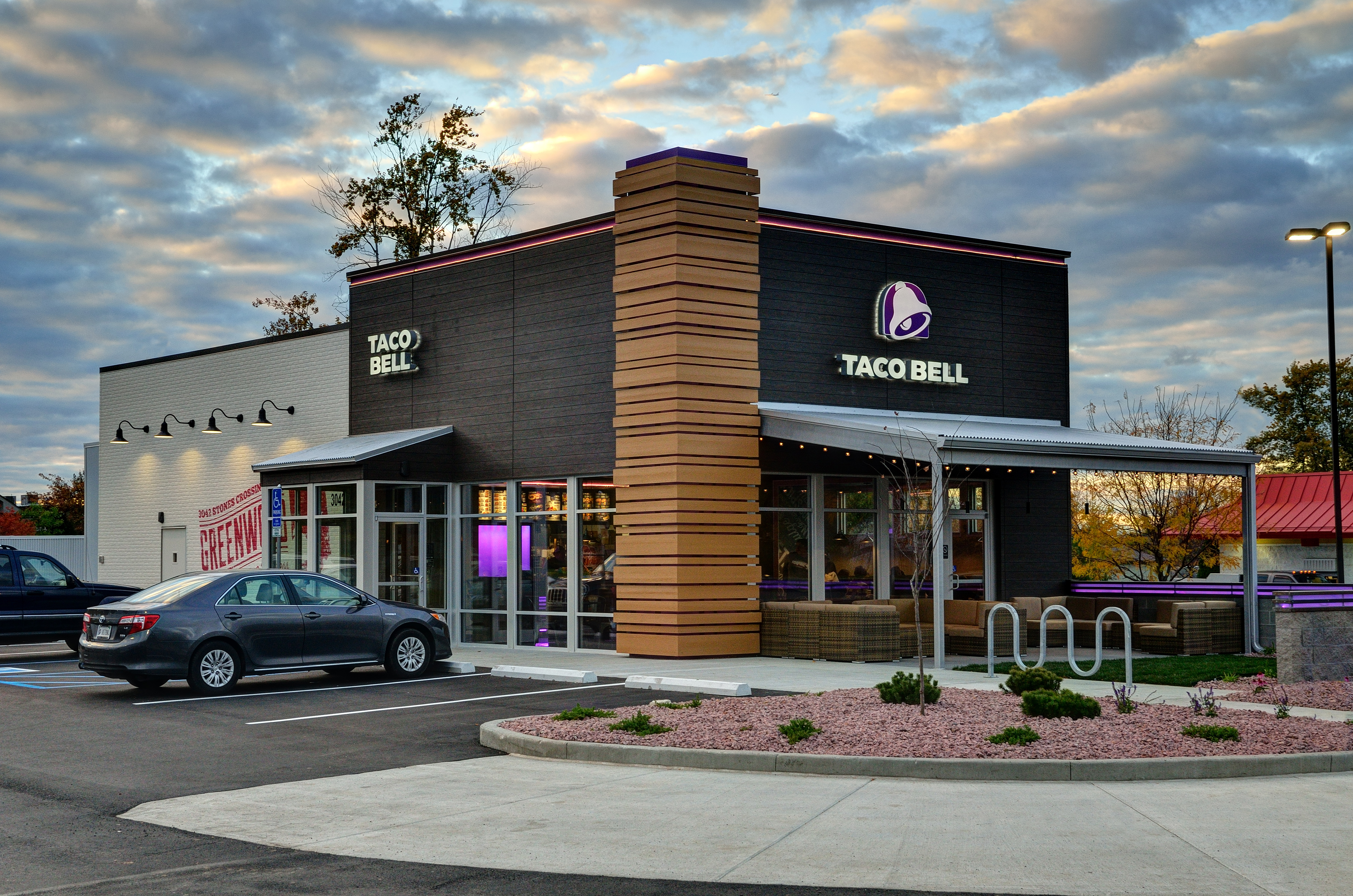 Explore Taco Bell's decision to make breakfast optional for franchisees, focusing on key drivers of growth and enhancing the lunchtime daypart.